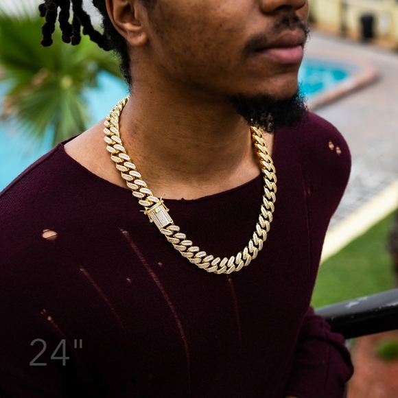 18MM ICED CUBAN LINK CHAIN IN GOLD - Picture 4 of 7